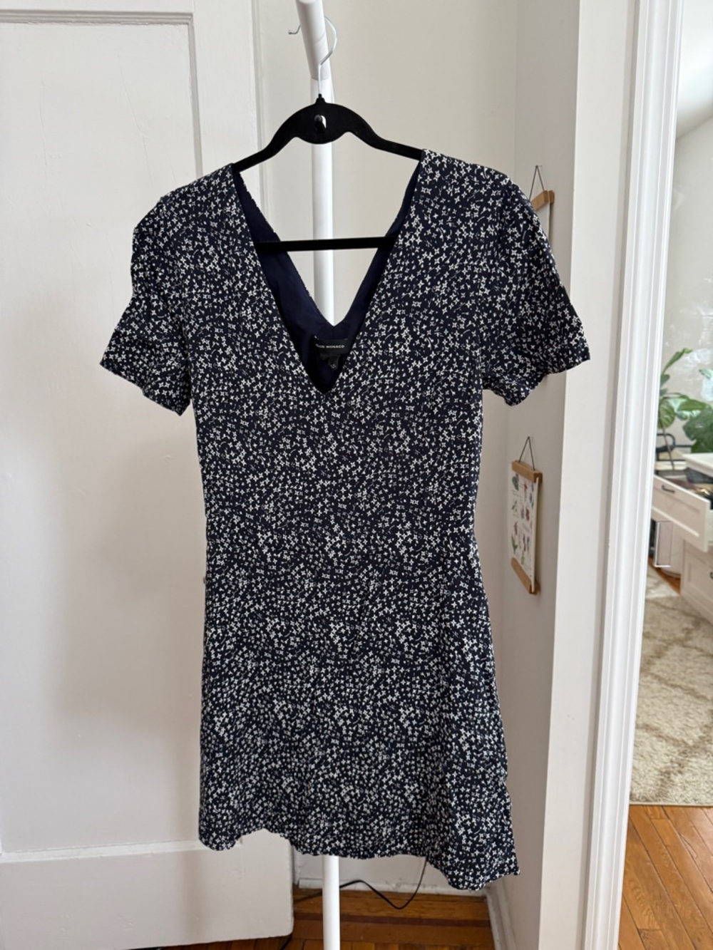 Club Monaco Navy Floral V-Neck Short Sleeve Dress
